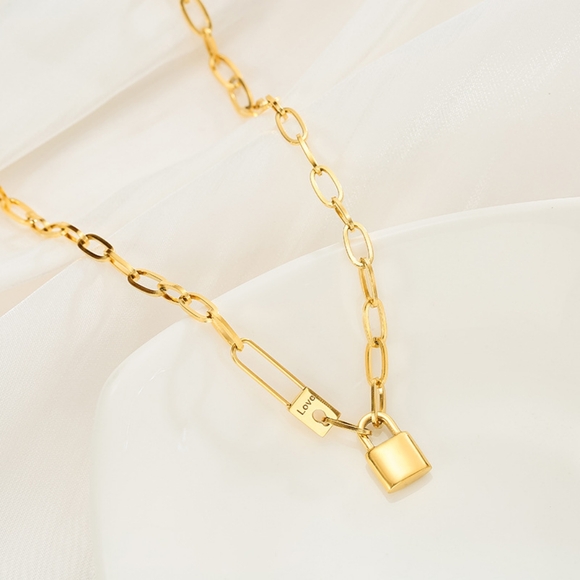 Gold stainless steel lock necklace - Picture 4 of 6